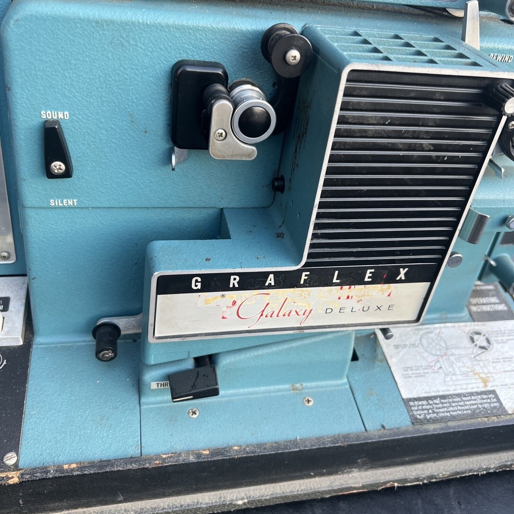 GRAFLEX Galaxy Deluxe 16MM ? SOUND PROJECTOR - Powers On And Runs -