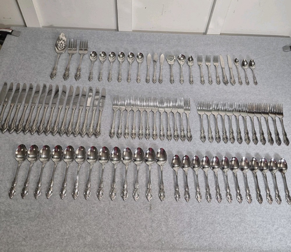 88 Pc ONEIDA Community BRAHMS Stainless Steel FLATWARE Set Serves For 12 Extras