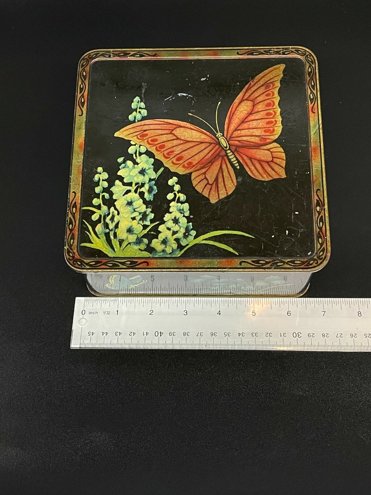 Macfarlane Lang - Butterfly Biscuit Tin 1929