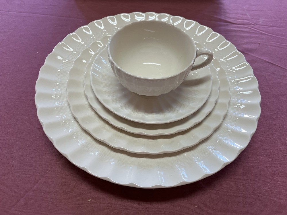 Chelsea Wicker Spode 5 Piece Place Setting NOS