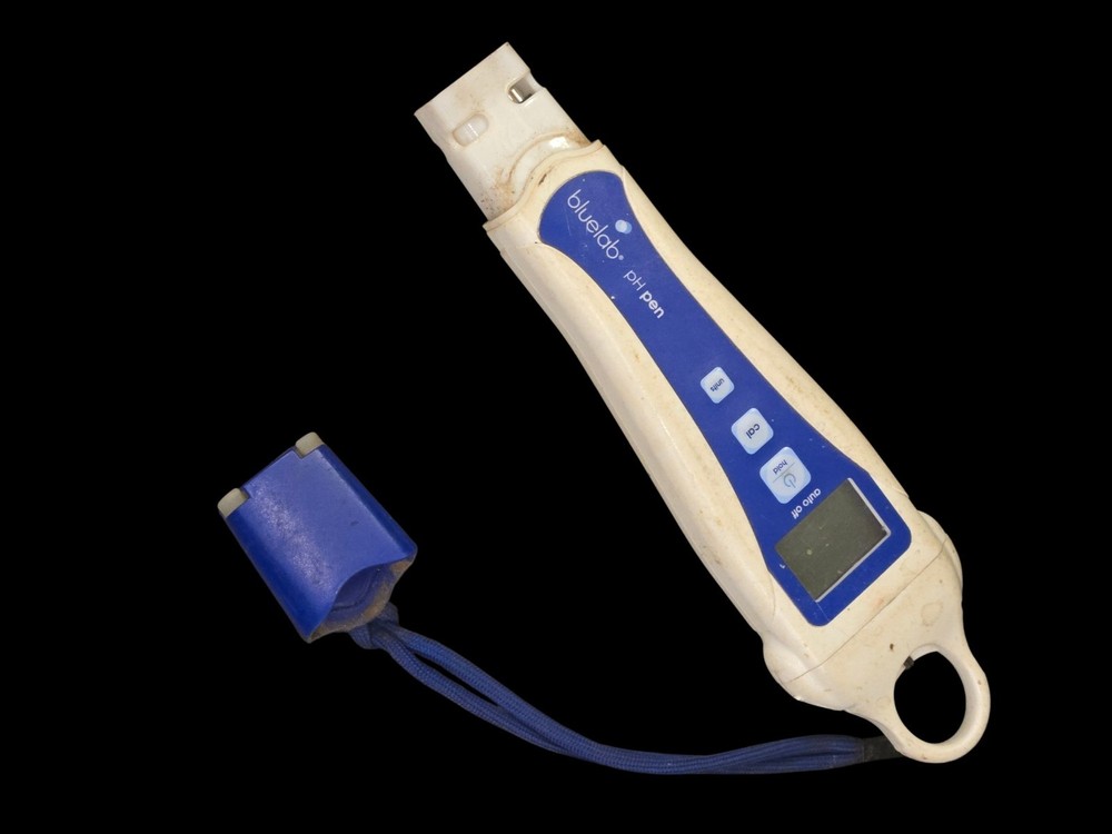Bluelab pH Pen Digital pH & Temperature Meter with Calibration & Hold Function