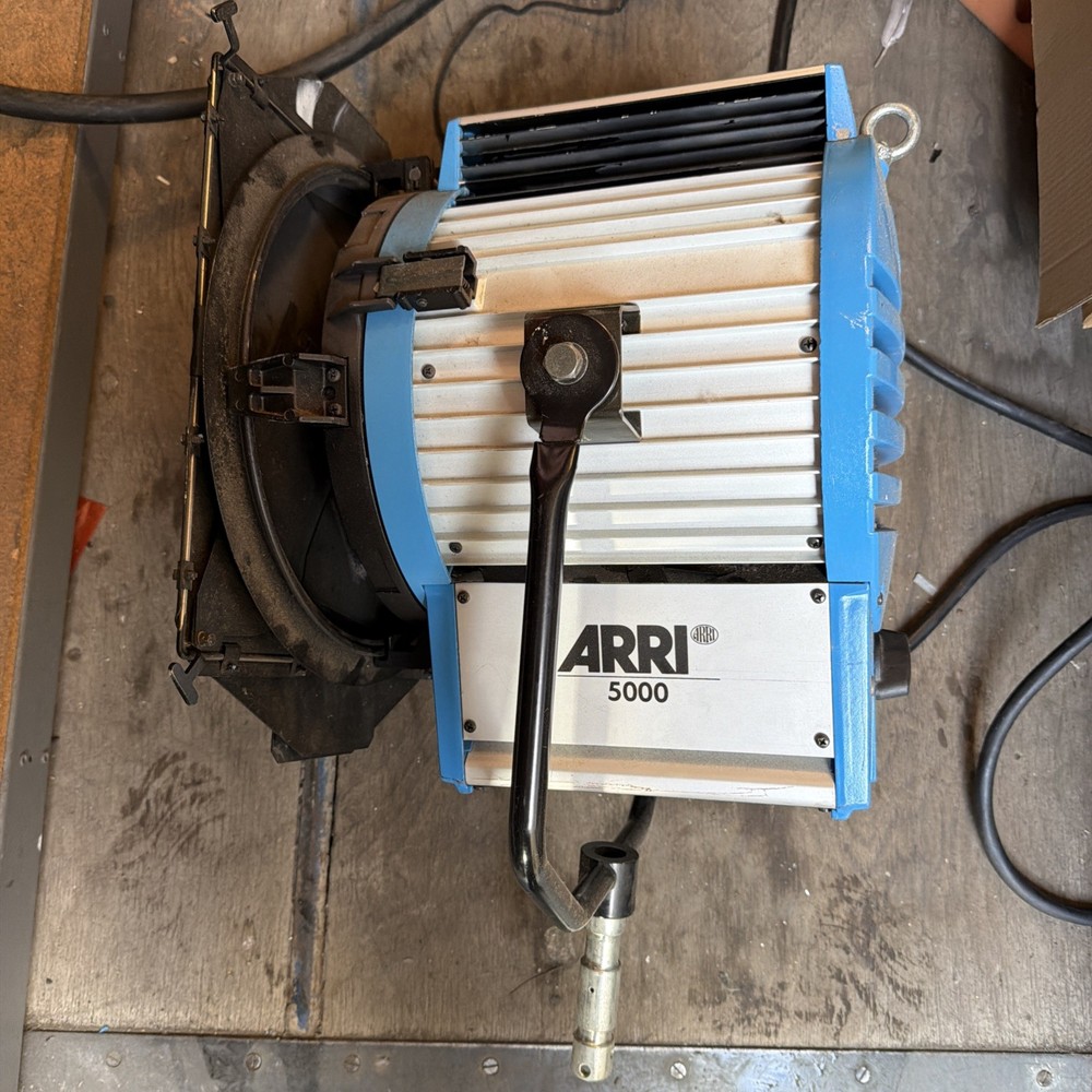 ARRI Studio 5000 light, Power cords, Barn Doors L1 80000A