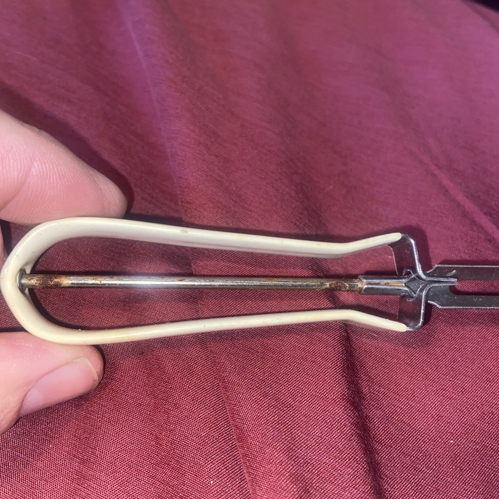 Vegetable Floating Blade Peeler Stainless White Rubber Handle 6"