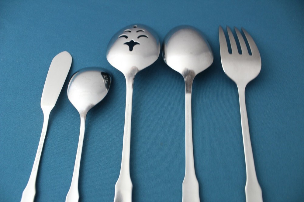 Oneida PATRICK HENRY Serving (5pc Set) Fork Tablespoon Pierced Sugar Community
