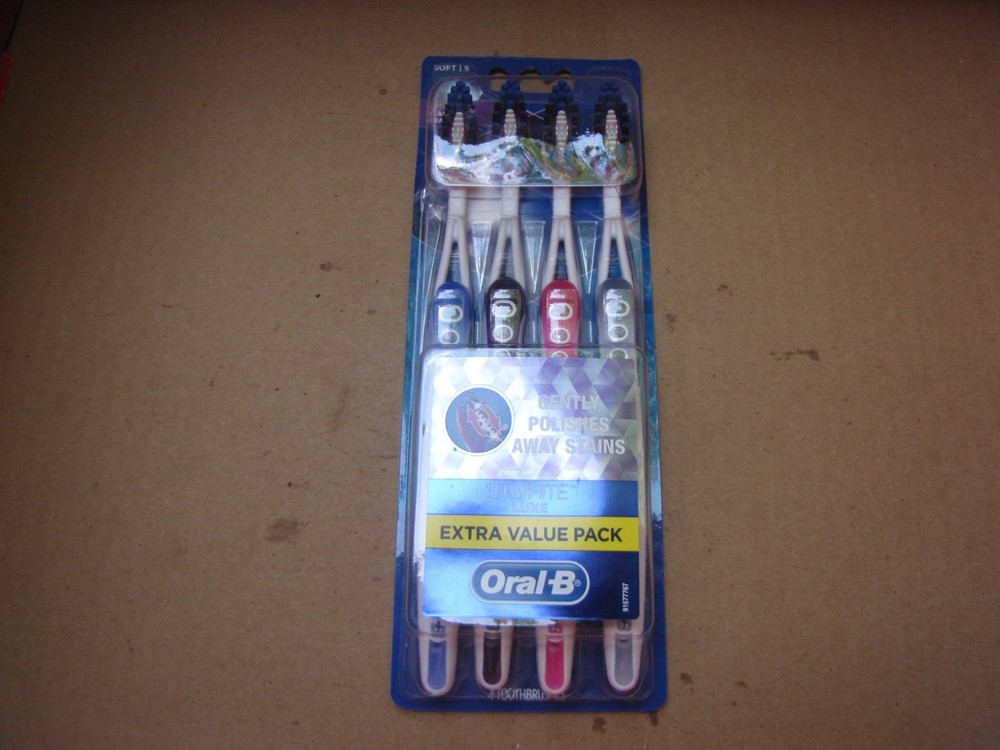 ONE 4 PACK OF ORAL B 3D WHITE LUXE SOFT BRUSHES 2017s