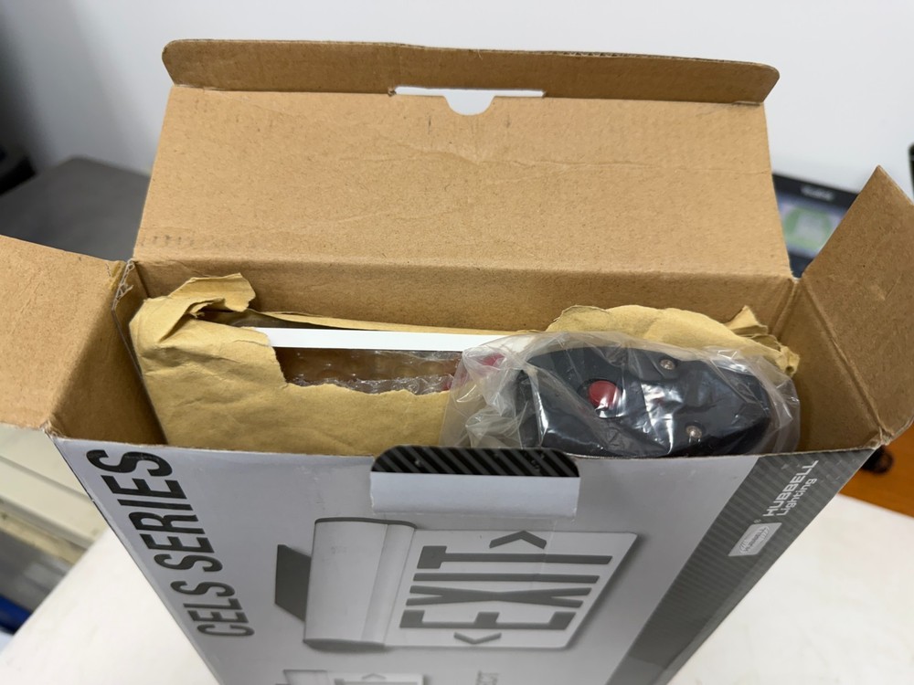 👀NEW HUBBELL LIGHTING / COMPASS EDGE-LIT LED EXIT SIGN CELS2RNE