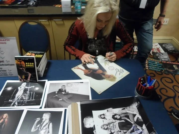 CHERIE CURRIE (THE RUNAWAYS) AUTHENTIC SIGNED/AUTOGRAPHED VINYL RECORD-JSA