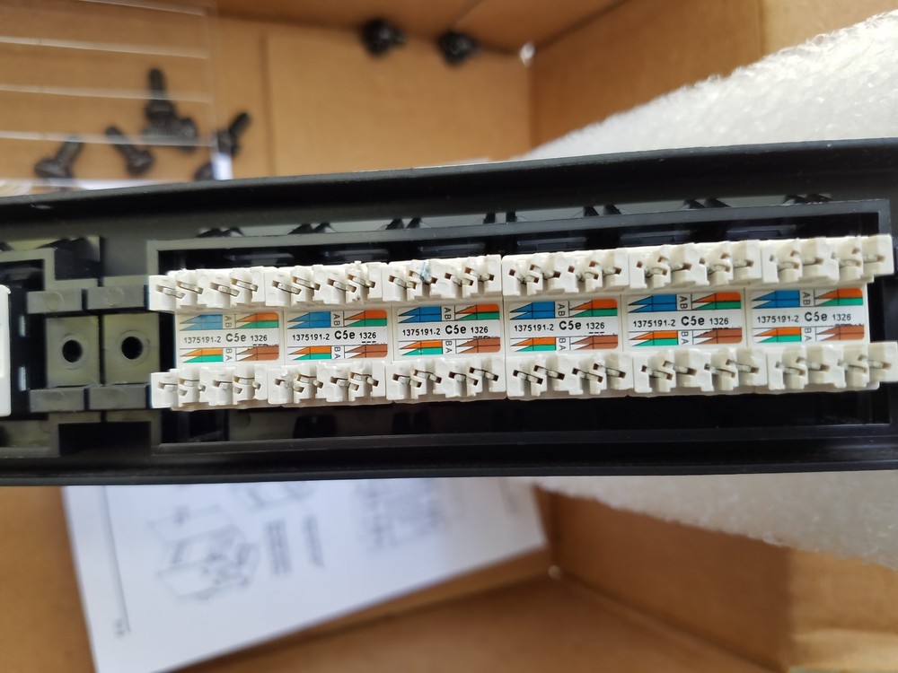 AMP 1499602-2 SL Series Patch Panel Cat5E Unshielded 24-Port Angled 1U