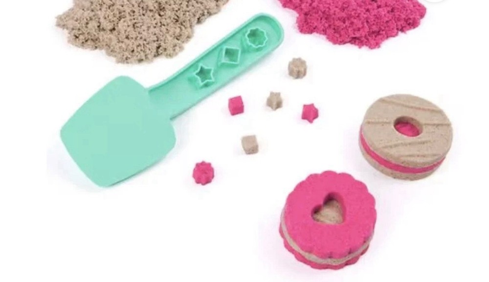 Kinetic Sand Cookie Making Box Kit - Includes 2 Colors & 3 Accessories