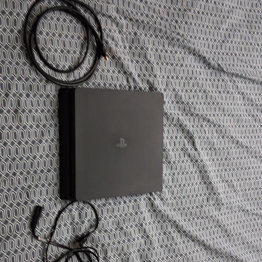 Sony PlayStation 4 -- 1tb