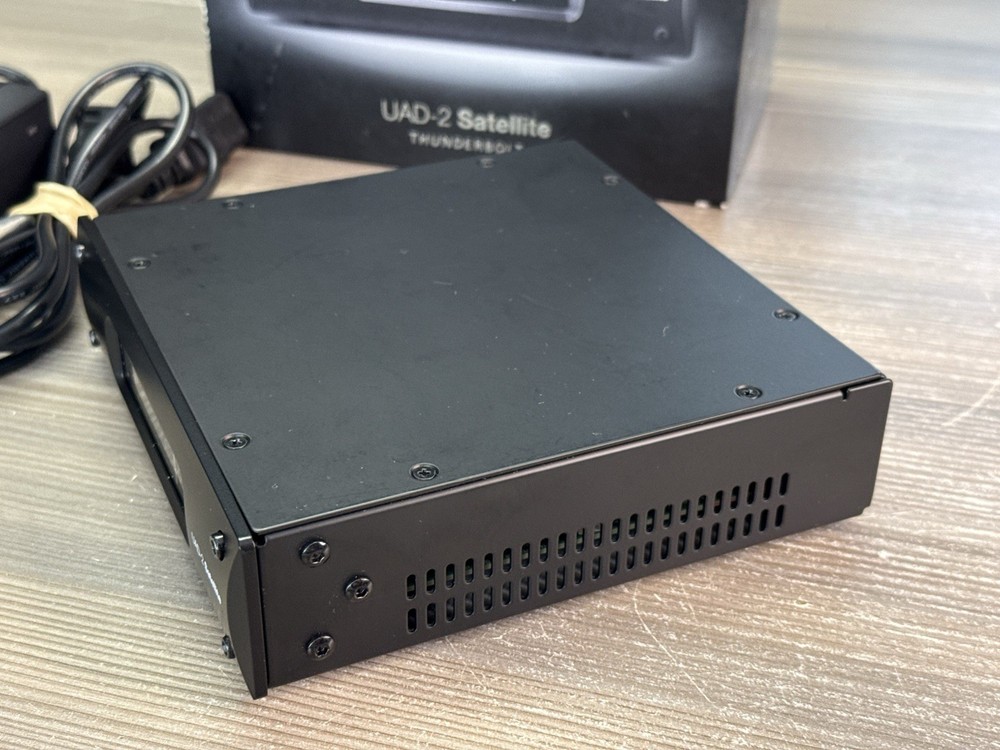UAD-2 Satellite Thunderbolt DSP Accelerator Quad-Core w/ Box