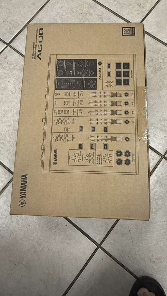 Yamaha AG08 8-Channel Mixer/USB Interface for Mac/PC White