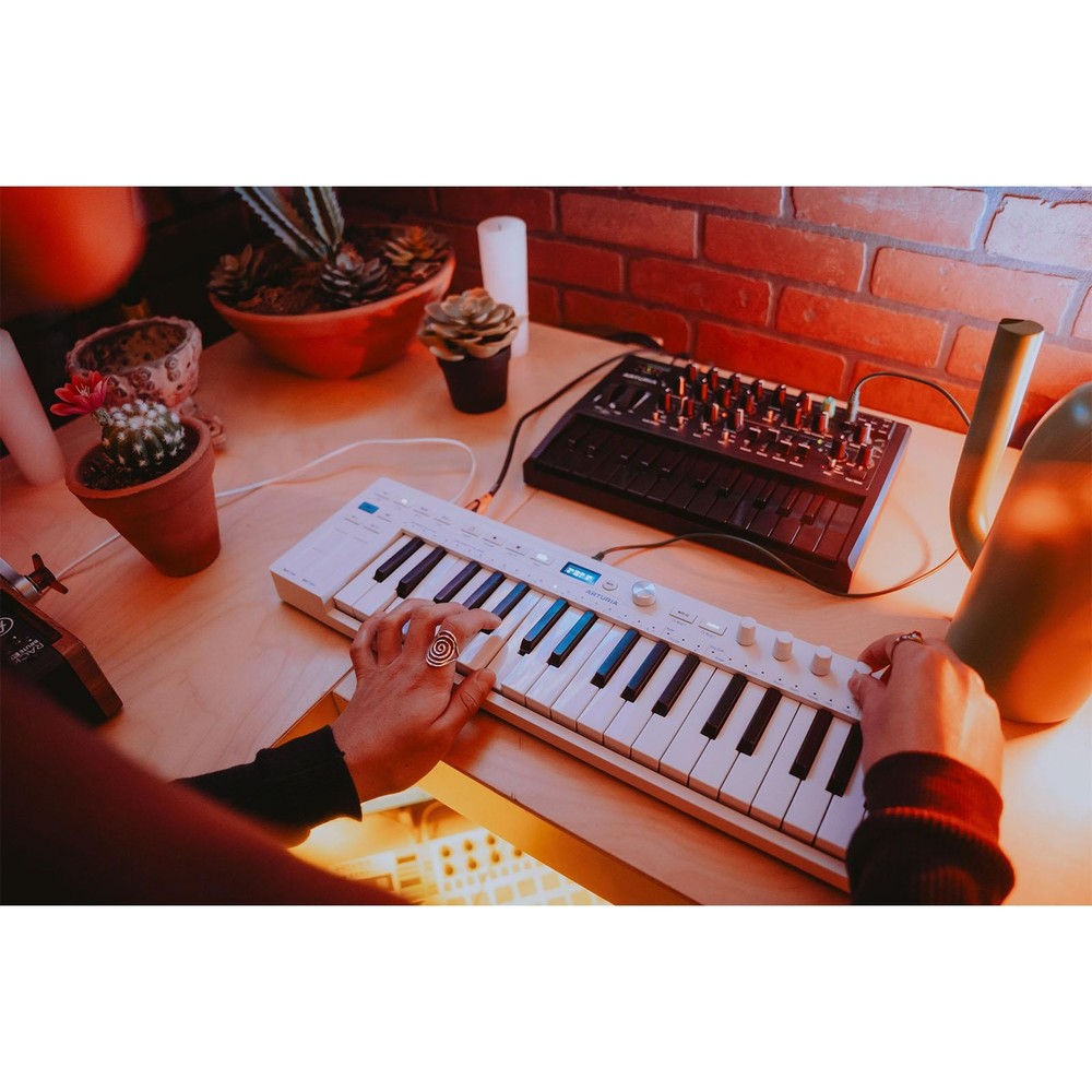 Arturia KeyStep 37 mk2 Compact 37 Key Keyboard Controller & Sequencer Pack