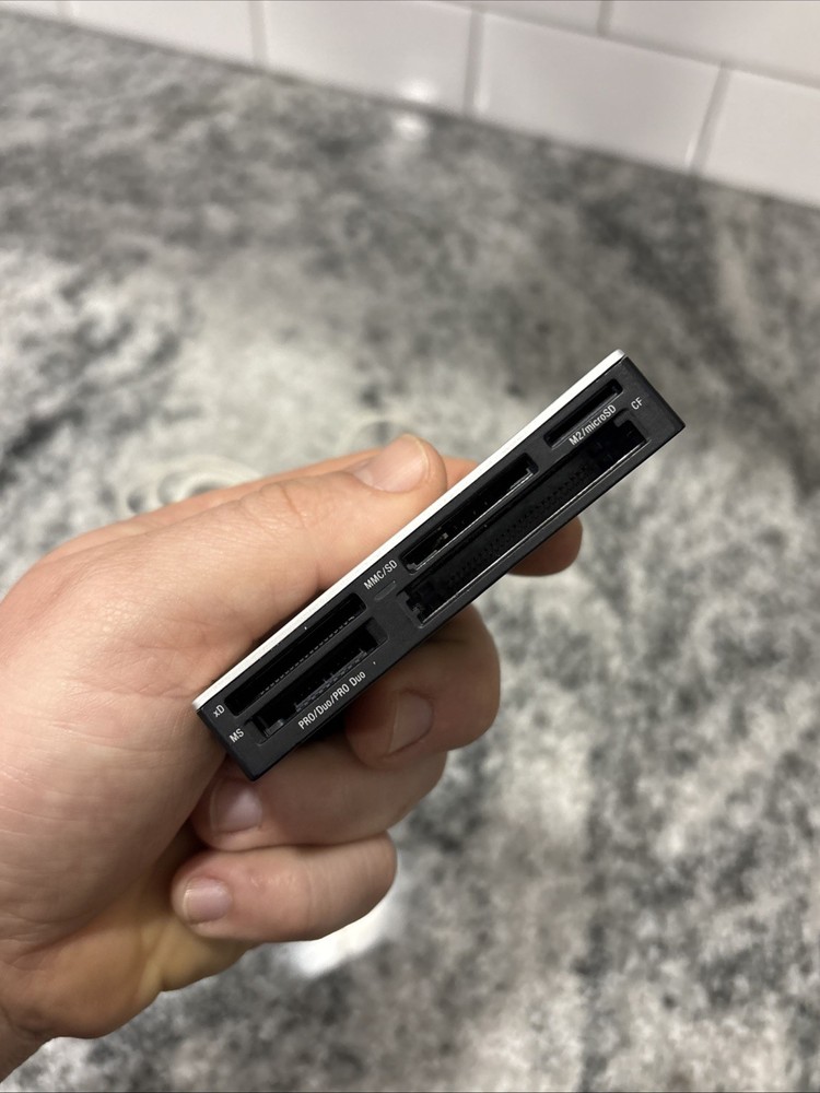 Sony USB External Multi-Format Card Reader/Writer MRW-EA7 - WORKS - TESTED