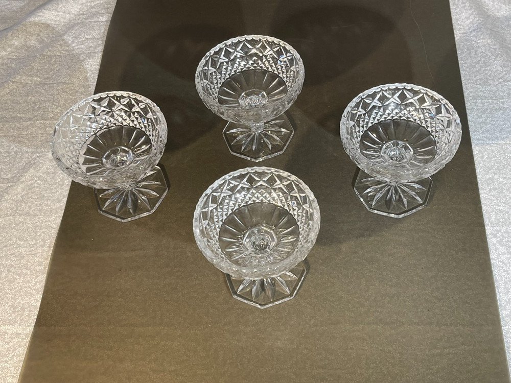 4 Stemmed Sherbert/Sundae Glasses. Diamond Pattern (1165)