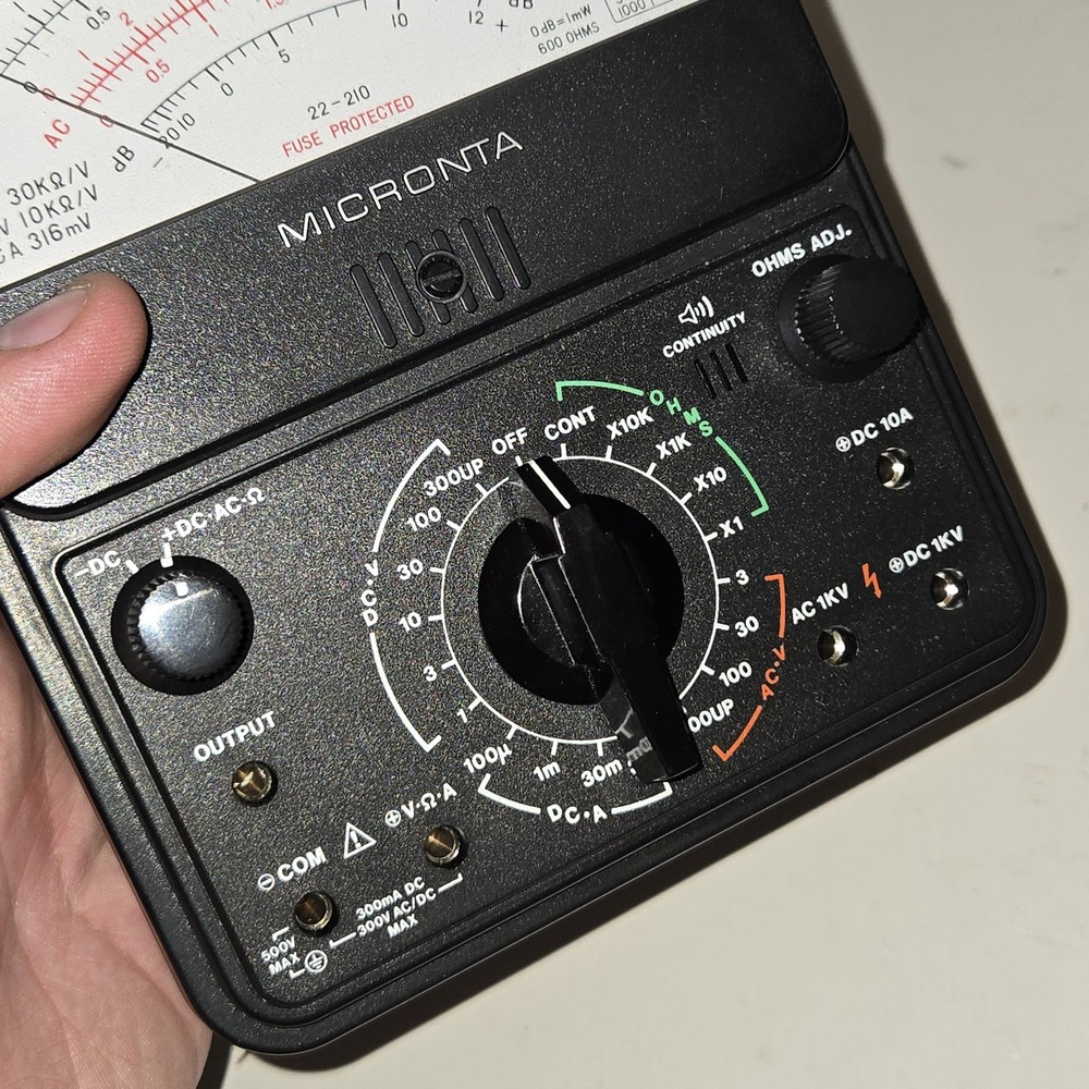 Micronta 22-210 Analog Voltage Ohm Multi-Meter Audible Continuity AC/DC - Tested