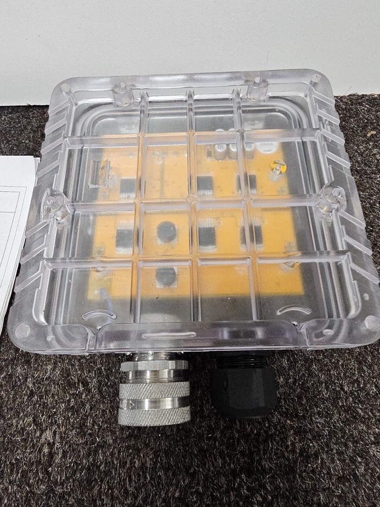 Midnite The Solar Brat Charge Controller 30A PWM w/Lighting Controller & Load US