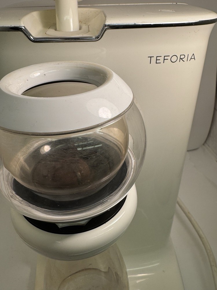 Teforia Smart Tea Infuser, an automatic brewing system.