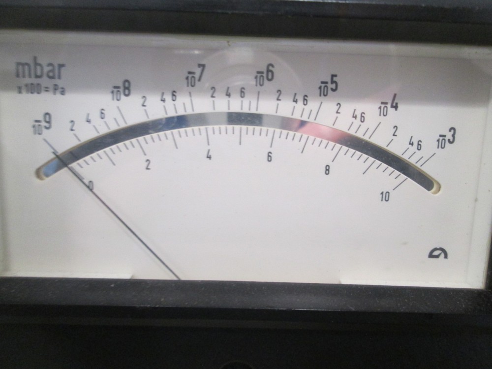 Leybold-Heraeus, IONIVAC, IM 210, Vacuum Gauge Controller, Used
