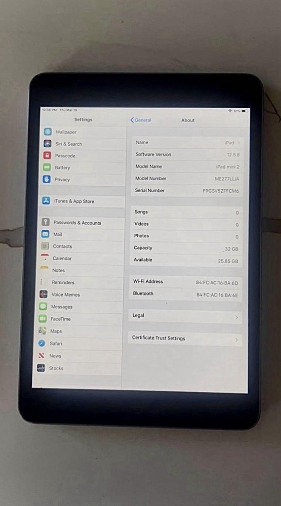 Apple iPad mini 2's 32GB Bundle of TWO