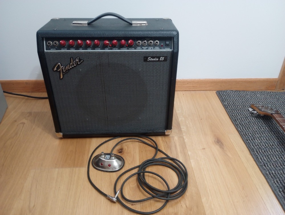FENDER STUDIO 85 GUITAR AMPLIFIER WORKS GREAT!