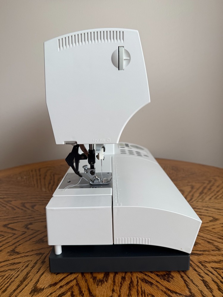 PFAFF Tiptronic 2030 sewing machine