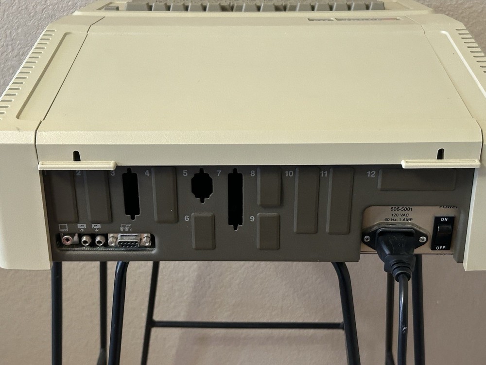 Vintage! 1984 APPLE IIe (A2S2064)COMPUTER **Powers On** Working!! Missing Keys