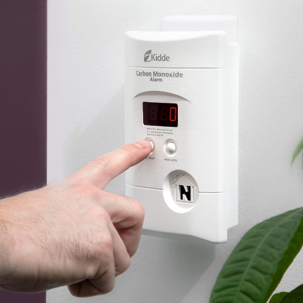 Kidde Carbon Monoxide Detector, Plug In Wall with 9-Volt Battery Backup, Digital