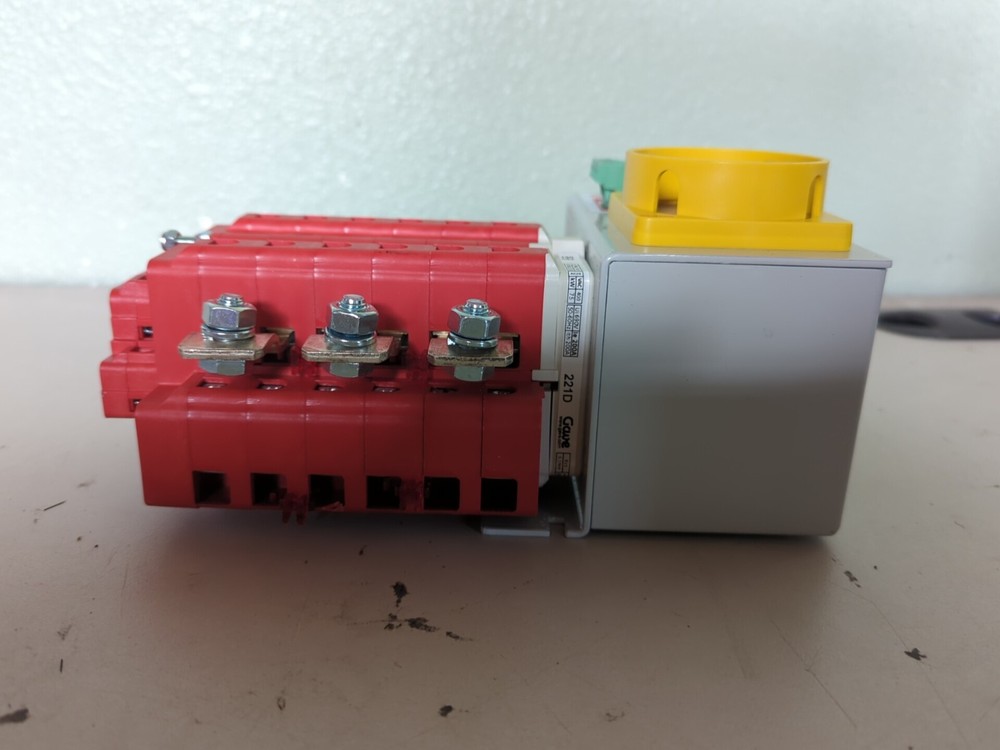 GAVE Y221DB101 Y Series Motorized Changeover Transfer Switch