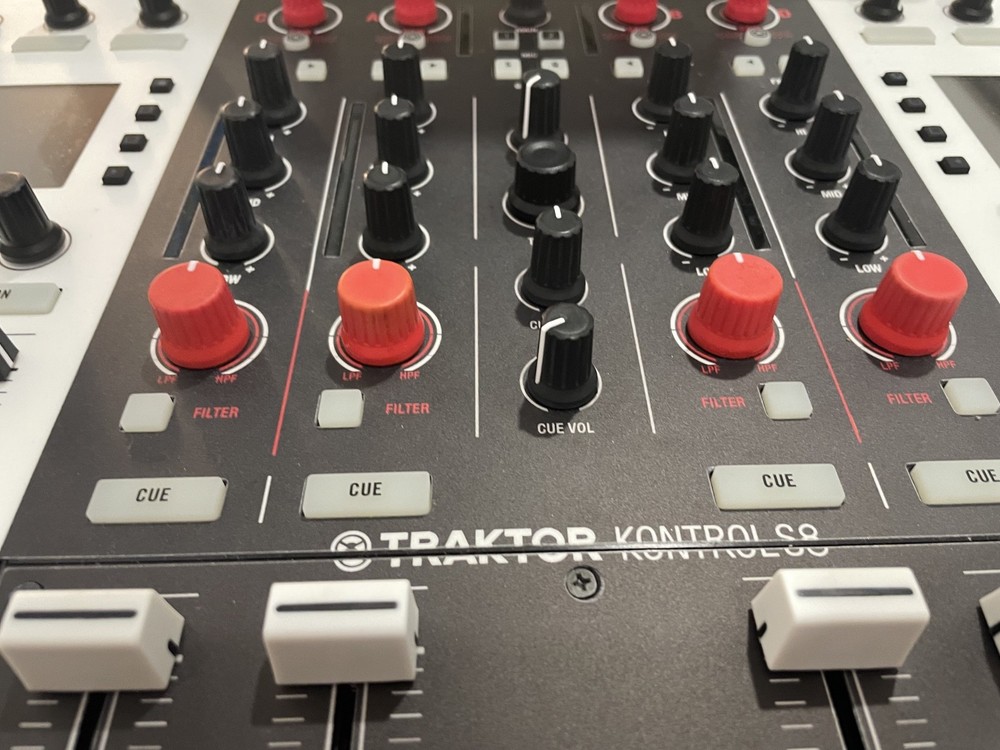 Native Instruments traktor kontrol s8