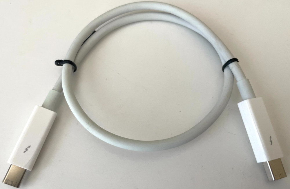 Apple 0.5m / 1.6FT Thunderbolt 2 Cable Mini DP, White - A1410, MD862LL/A