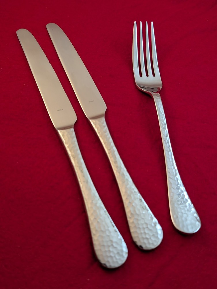 Unmarked Hammered Glossy Stainless 2-Dinner Knives, 1-Dinner Fork Silverware