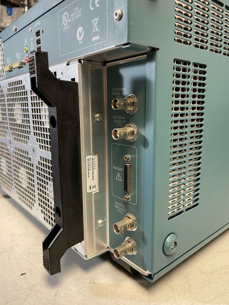 Tektronix TLA7012 Portable Logic Analyzer Mainframe