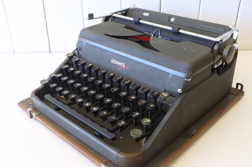 Hermes 2000 Typewriter - Original Case ***** Excellent Working Condition *****