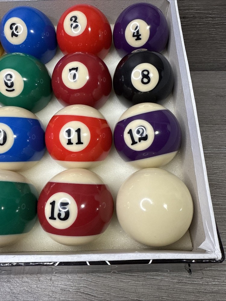 PROFESSIONAL POOL BALL SET ---NEW