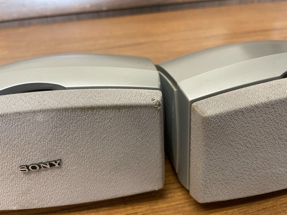 2 Sonny SS-MS525 Surround Speakers *