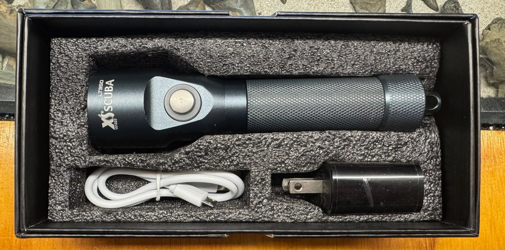 Scuba diving Flashlight Rechargeable 380 Lumens