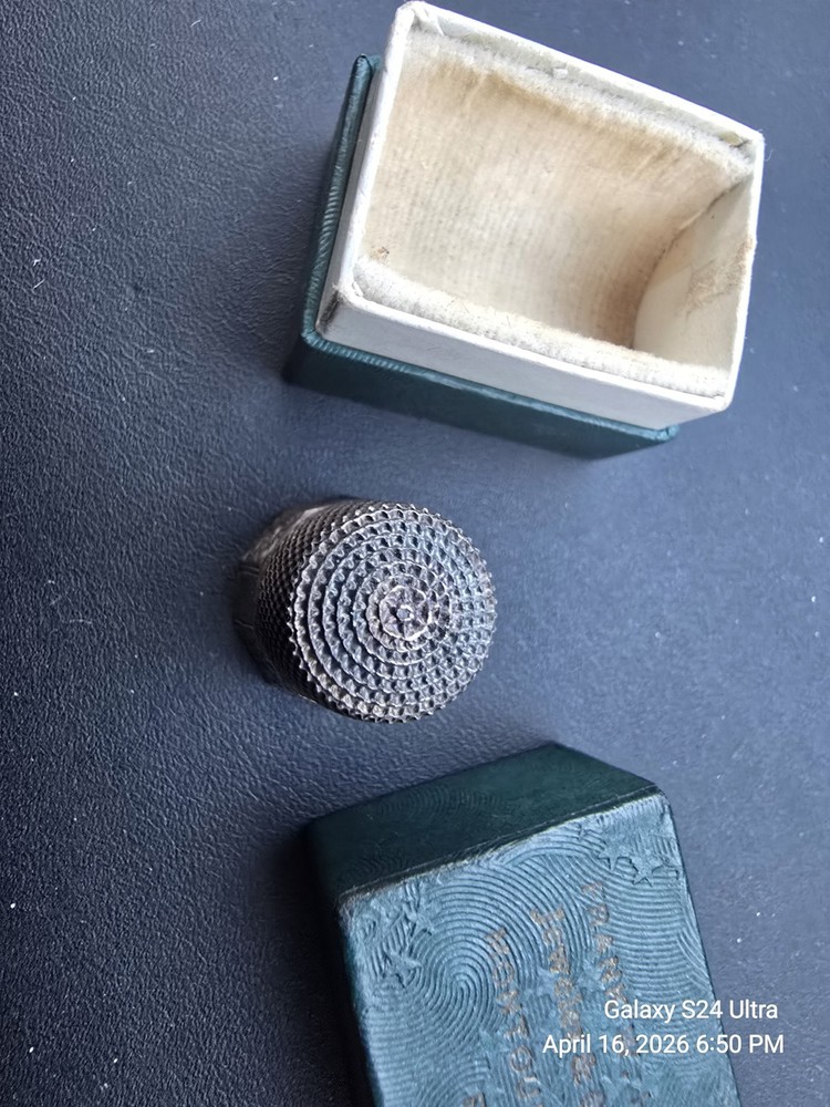 Antique Victorian sterling silver thimble with original box