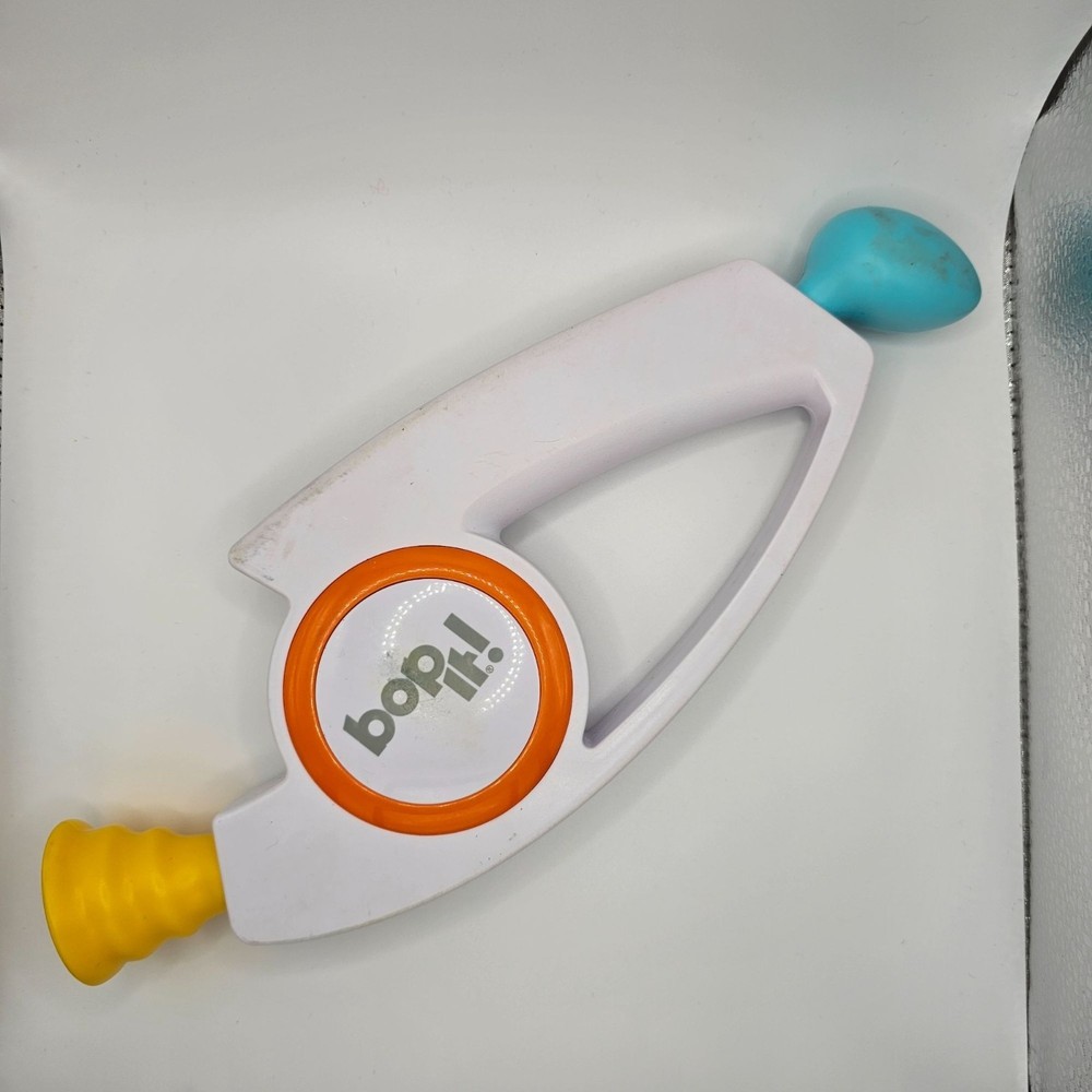 Hasbro Bop It 2018 Classic Reflex Handheld Electronic Game