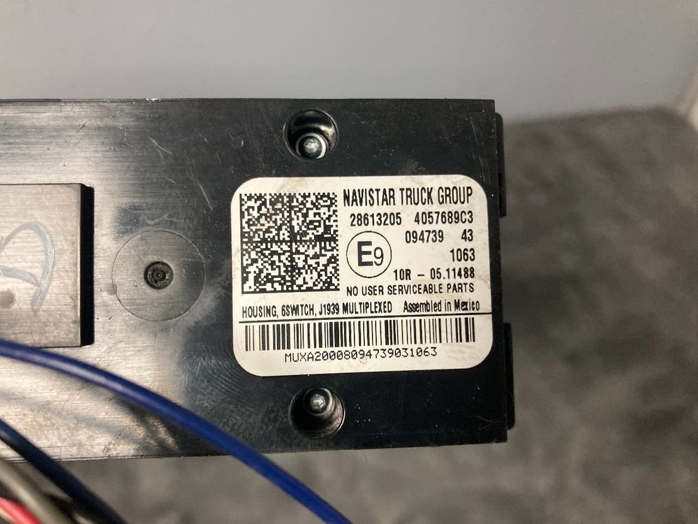 International LT SWITCH Dash Panel - Used | P/N 4057689C3