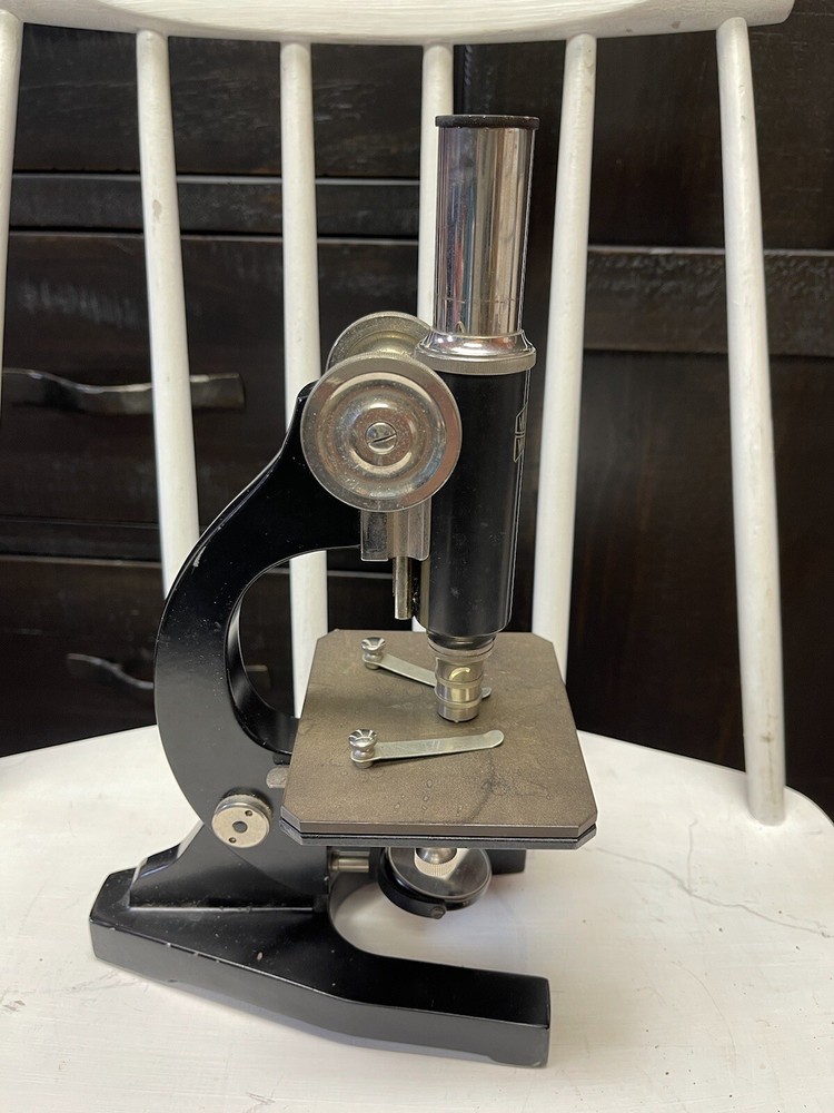 VINTAGE E. LEITZ-WETZLAR MICROSCOPE WOOD CASE