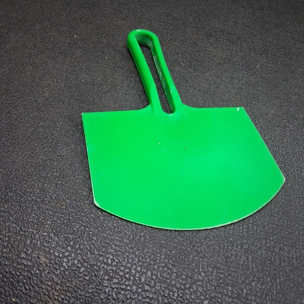 Scoop -N- Scrape Green Round Front Plastic Bucket Scraper