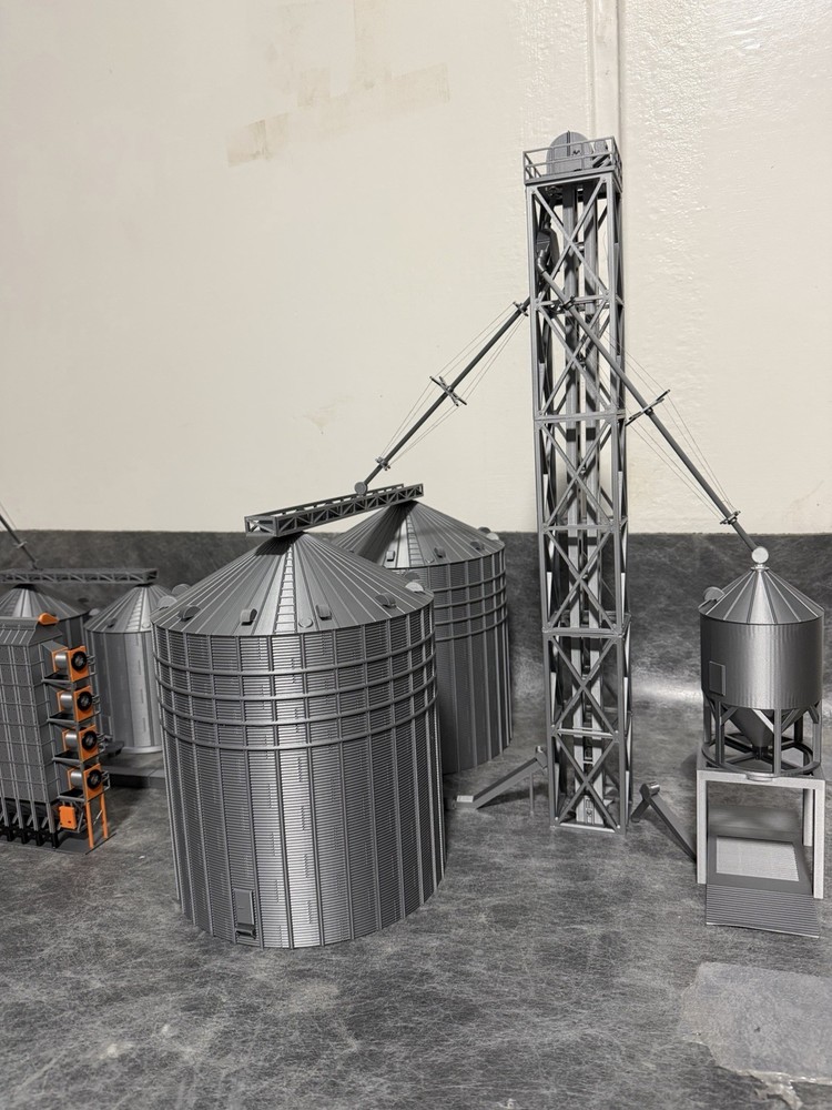 1/64 Dual Grain Elevator Leg W/Cage