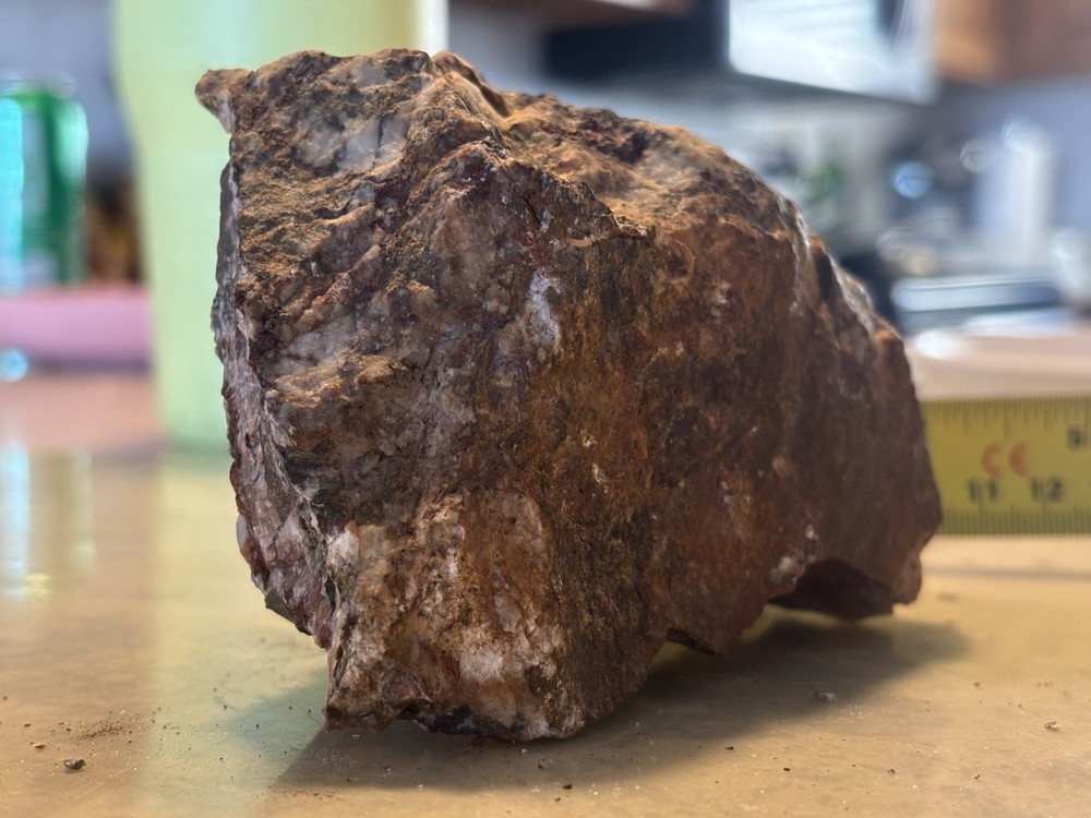 highly mineralized gold ore on quartz