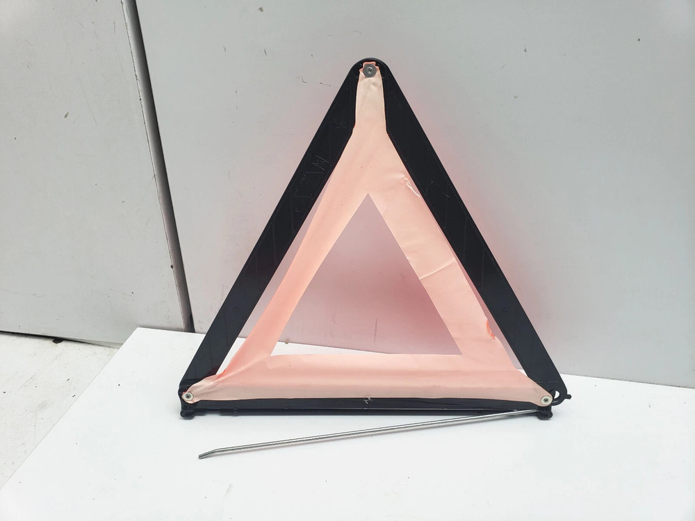 VOLVO V40 HAZARD WARNING TRIANGLE 27R033996 2014