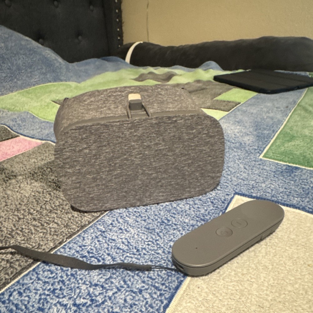 Google Daydream View Gray Smartphone VR Headset with Controller Fabric & Plastic