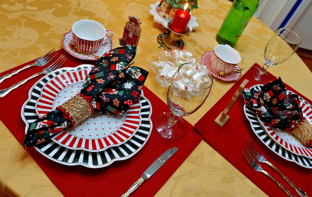NEW Nutcracker Christmas Ready to Use Tablescape Bundle Kit Service for 2
