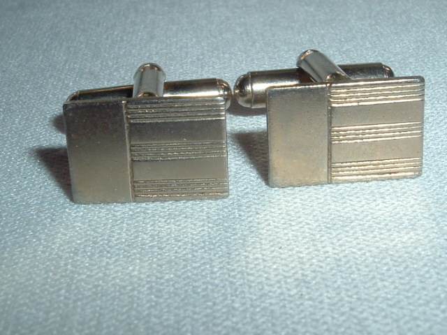 VINTAGE MENS GOLD TONE RECTANGULAR CUFF LINKS