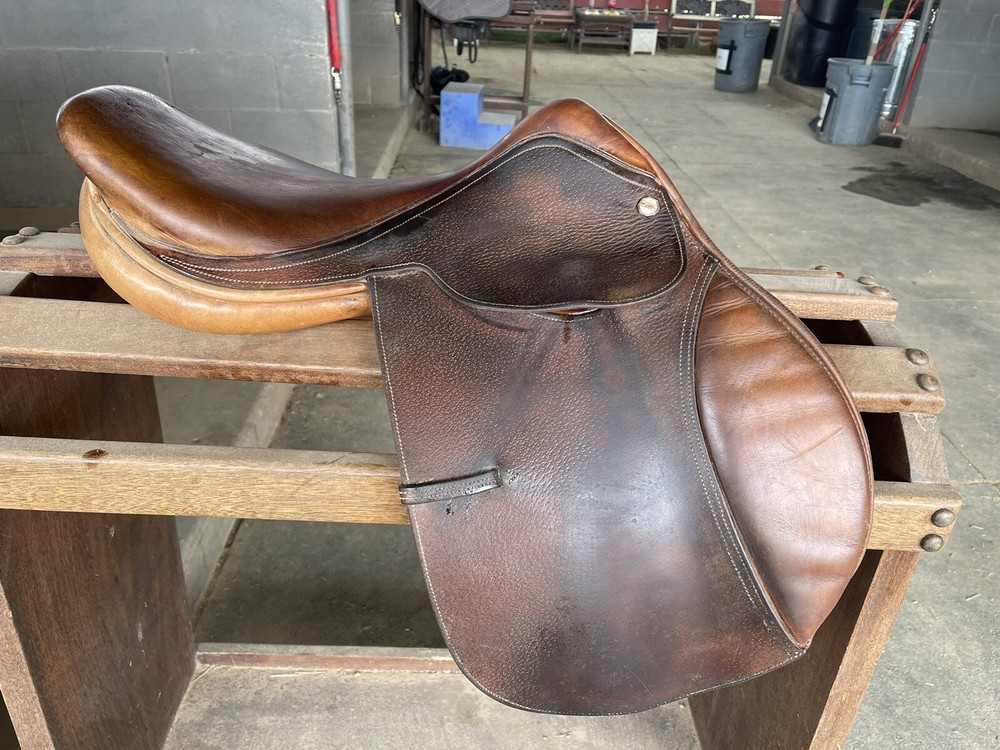 Calibre Close Contact Jumping Saddle Size 17