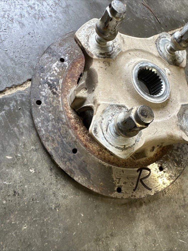 arctic cat 550 Front Right Hub 2014